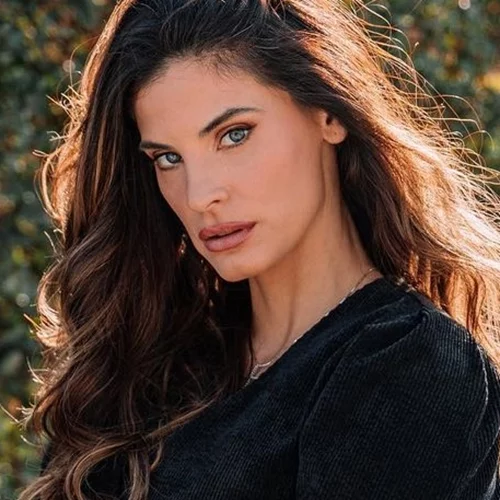 Το ντεκολτέ της Χριστίνας Μπόμπα "τάραξε", για ακόμη μία φορά, την ηθική του Instagram