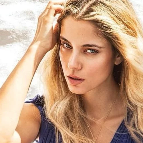 Η γλυκιά φωτογραφία της Δούκισσας Νομικού από τα παιδικά της χρόνια και η σύγκριση με την κατάξανθη κόρη της