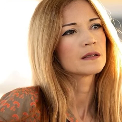 Ο γιος της Ιωάννας Παππά είναι το πιο γλυκό παιδί | Η τρυφερή φωτογραφία μαμάς και γιου στο κρεβάτι και η σφιχτή αγκαλιά