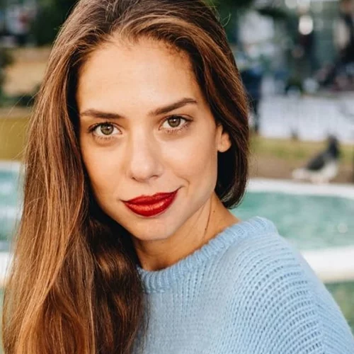 Η Ηλιάνα Μαυρομάτη μαζί με τη μητέρα της, Λίλα Καφαντάρη, στην επίσημη πρεμιέρα της θεατρικής της παράστασης