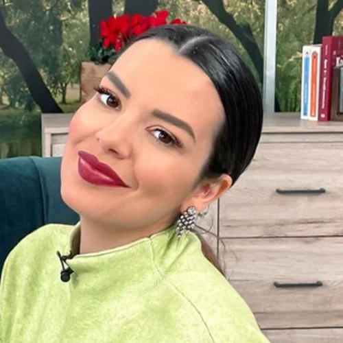 Νικολέττα Ράλλη | "Φτάνει, φτάνει, φτάνει με την αναπαραγωγή βίντεο και φωτογραφιών από τη ζωή των τριών παιδιών στην Πάτρα"