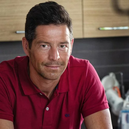 Απόστολος Ρουβάς | Αποχώρησε από το ριάλιτι επιβίωσης και αποθεώθηκε από το Twitter