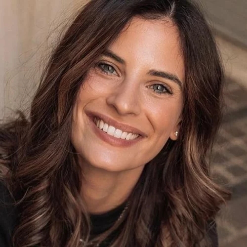 Η Χριστίνα Μπόμπα ζωγραφίζει μαζί με τις κόρες της, Αριάνα και Φιλίππα, σε ένα γλυκό στιγμιότυπο