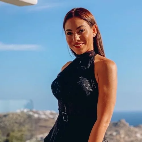 Body goals | Η δημόσια εμφάνιση της Ευρυδίκης Βαλαβάνη με τους κοιλιακούς "πέτρα" να πρωταγωνιστούν