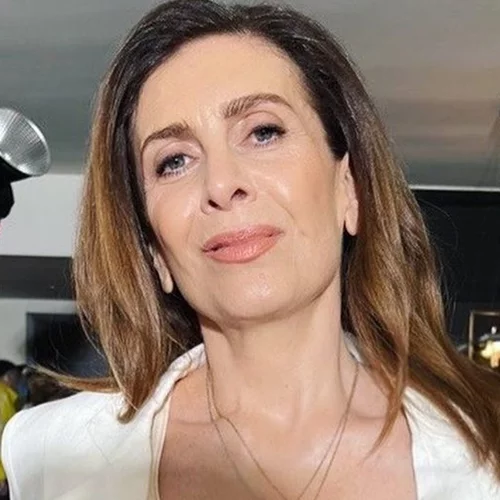 Το νεοκλασικό σπίτι της Κατερίνας Διδασκάλου κάτω από την Ακρόπολη θυμίζει κάτι από Άγριες Μέλισσες