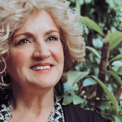 Η Υρώ Μανέ σε μία σπάνια δημόσια εμφάνιση με την πανέμορφη κόρη της, Φαίδρα Νταϊόγλου