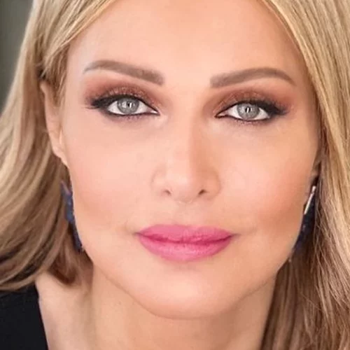 Νατάσα Θεοδωρίδου | Ποζάρει δίχως ίχνος μακιγιάζ και δείχνει step-by-step το μακιγιάζ της - Το βίντεο που ξεπέρασε τα δέκα χιλιάδες likes