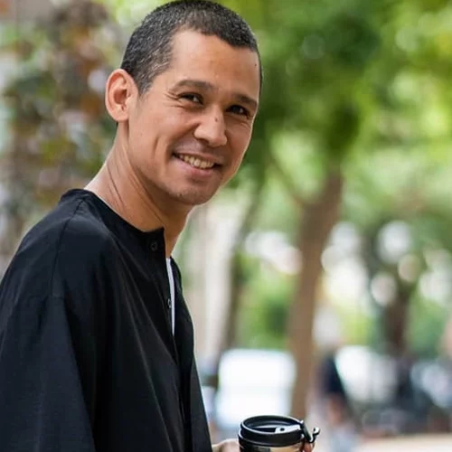 Ο Σωτήρης Κοντιζάς φωτογραφίζει την κατάξανθη κόρη του να τρώει τραχανά και "λιώνει" το Instagram