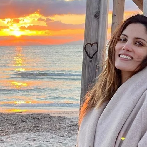 Mε δάκρυα στα μάτια | Η Μαίρη Συνατσάκη φωτογραφίζεται για πρώτη φορά με το πανέμορφο μωρό της