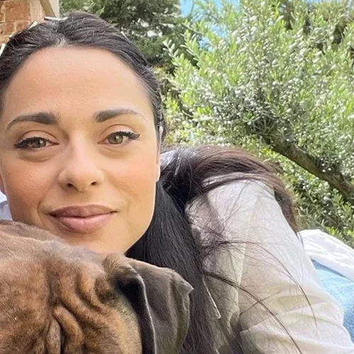 Ευαγγελία Συριοπούλου | Ποζάρει με τον γοητευτικό σύντροφό της σε ένα σπάνιο φωτογραφικό στιγμιότυπο