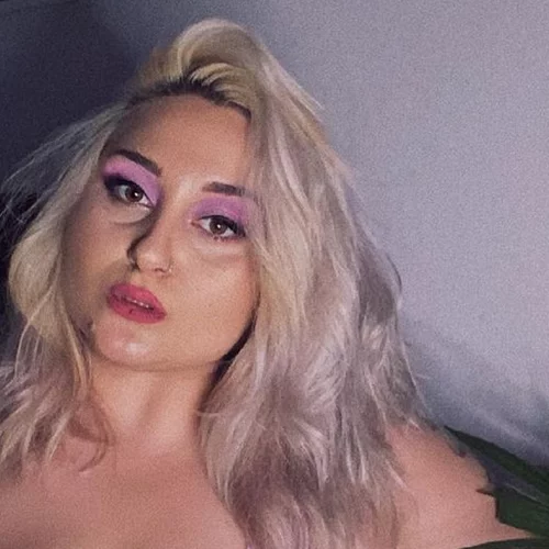 Η Χρυσηίδα Γκαγκούτη είναι το πιο αστείο και ακομπλεξάριστο κορίτσι του ελληνικού YouTube