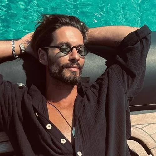 Γιώργος Καράβας | Η τρυφερή φωτογραφία και η αγκαλιά στον γιο του, Φίλιππο, που ‘έλιωσε’ το Instagram