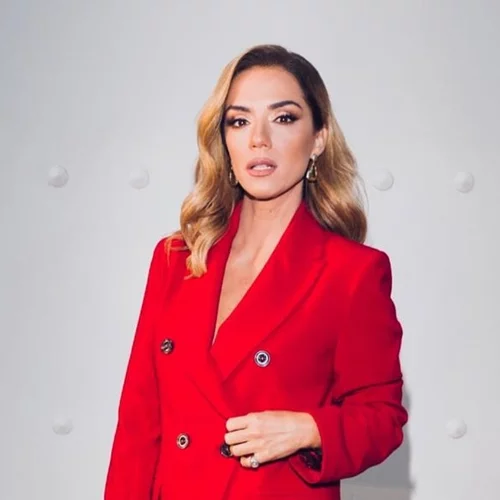 Μα πόσο μεγάλωσε | Η κόρη της Βάσως Λασκαράκη είναι το πιο όμορφο κορίτσι με τα πιο εντυπωσιακά μαλλιά