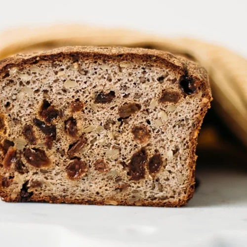 Η καλύτερη συνταγή για σταφιδόψωμο με βρώμη  χωρίς ζάχαρη: Αφράτο και γεμάτο φυτικές ίνες