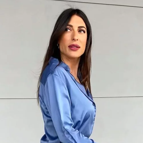 Στην γκαρνταρόμπα της Φλορίντας Πετρουτσέλι | Τα outfits με ιταλική φινέτσα που θα αντιγράψουμε