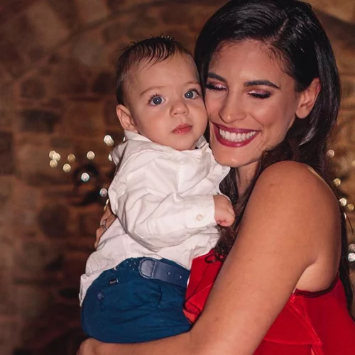 Θα γίνεις νονά; Τα χτενίσματα που επιλέγουν ξανά και ξανά οι πιο στιλάτες Ελληνίδες celebrities