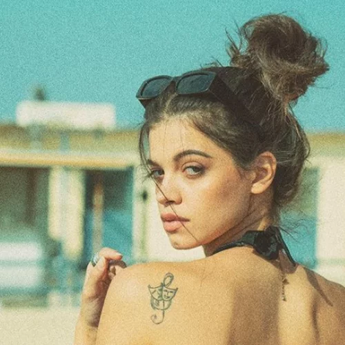 Tζένη Καζάκου | Φόρεσε την τάση της σεζόν και πραγματοποίησε την τέλεια καλοκαιρινή εμφάνιση