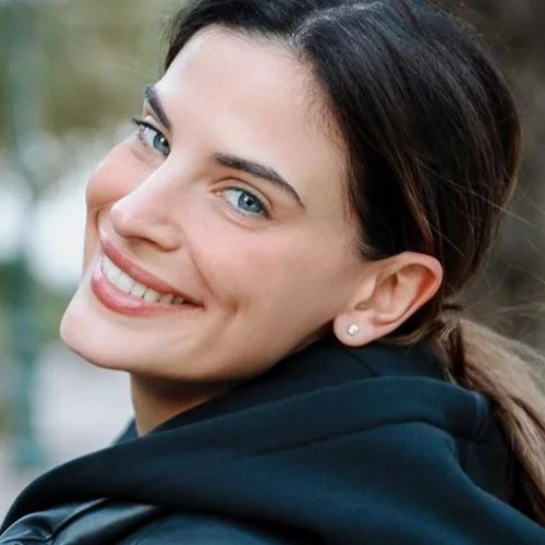 Χριστίνα Μπόμπα | Απαθανατίζει τον Σάκη Τανιμανίδη να διαβάζει παραμύθια στις κόρες τους και "λιώνει"