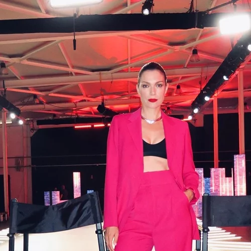 Η Βίκυ Καγιά είναι πιο sexy από ποτέ | Όλα τα looks από το GNTM που το αποδεικνύουν