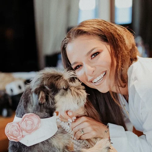 Όταν η Εριέττα Κούρκουλου Λάτση παντρεύτηκε στη Μύκονο με το πιο νεραϊδένιο  νυφικό που έχουμε δει ποτέ