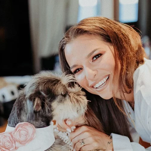 Εριέττα Κούρκουλου Λάτση | Με σέξι κοντό φόρεμα που ανέδειξε τα υπέροχα πόδια της