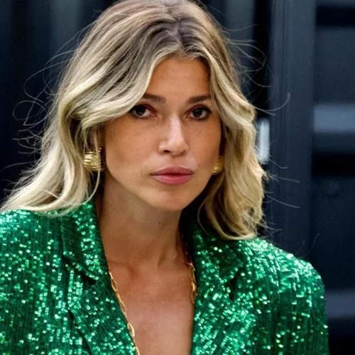 Και το βραβείο για το πιο καλόγουστο χριστουγεννιάτικο δέντρο πηγαίνει δικαιωματικά στη Βάσια Κωσταρά