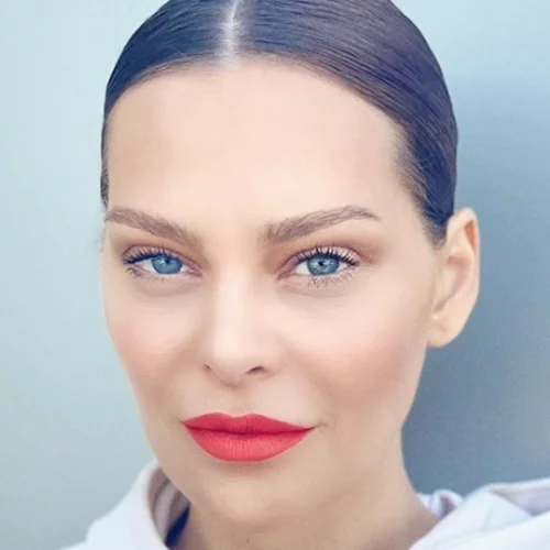 Υβόννη Μπόσνιακ | Στο κομμωτήριο μαζί με την κόρη της -  Δείτε πώς έκαναν τα μαλλιά τους