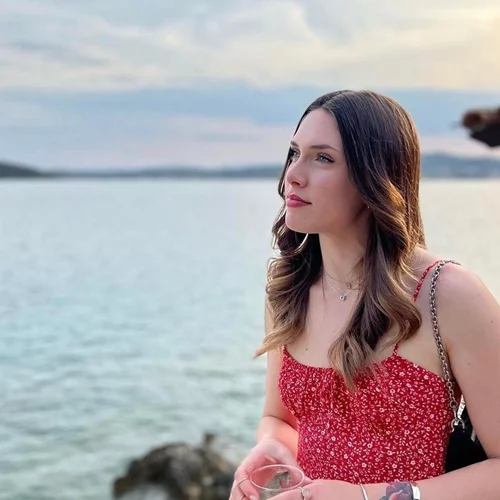 Δύο καλλονές μαζί | Εβελίνα Παπούλια και Αφροδίτη Λιάντου ποζάρουν αγκαλιά στον φωτογραφικό φακό