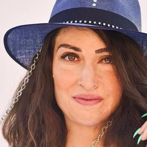 Η Ιωάννα Παλιοσπύρου γιόρτασε τα γενέθλιά της φορώντας ένα σέξι jumpsuit | Ποια είναι η πραγματική της ηλικία;