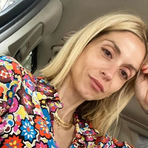 Σοφία Καρβέλα | Έκανε το πρώτο της μπάνιο και μας έδειξε τους καλογυμνασμένους της κοιλιακούς