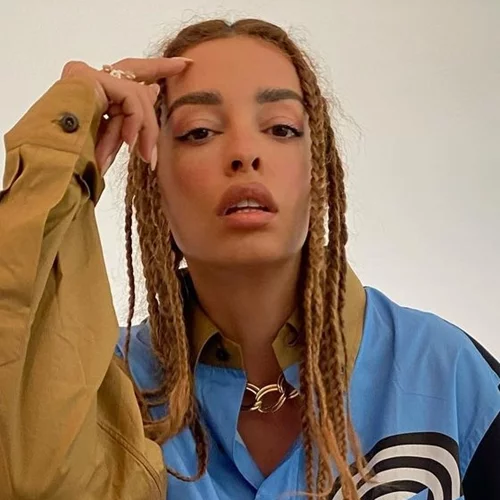 Ελένη Φουρέιρα | Δείτε την να κολυμπάει άβαφη και πιο όμορφη από ποτέ, στο νησί των ανέμων