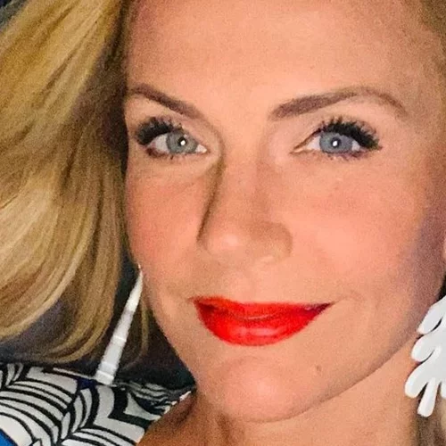 Η Έμυ Λιβανίου σε μία σπάνια δημόσια εμφάνιση με τον γοητευτικό της γιο, Κωνσταντίνο Λιβάνιο