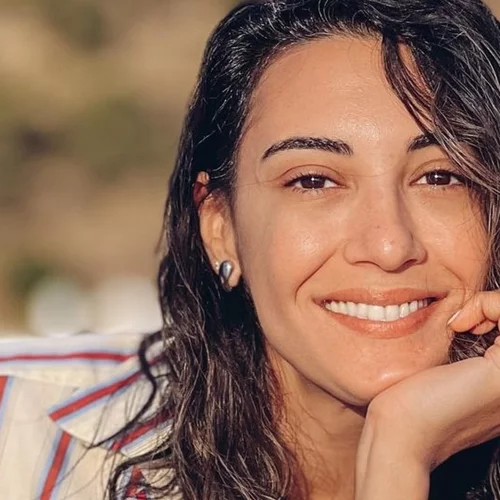 H Ευγενία Σαμαρά με afro hair look μοιάζει με τελείως διαφορετικό άνθρωπο