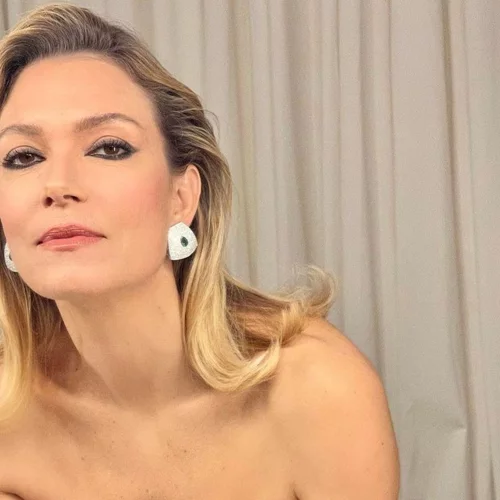 Η υπερσυγκλό Βίκυ Καγιά απαντά στα φαρμακερά σχόλια του Twitter δίχως φόβο αλλά με πολύ χιούμορ