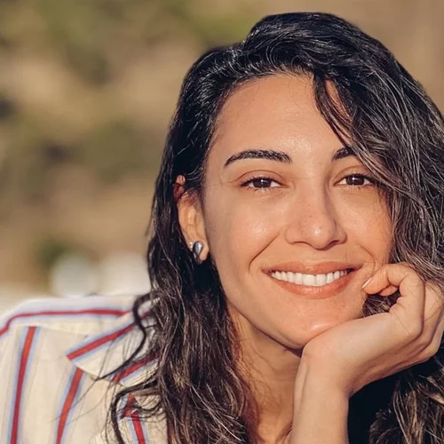 Ευγενία Σαμαρά | Υιοθέτησε την τάση των bare nails στο ταξίδι της στο Περού