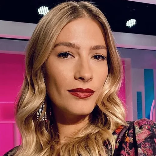 Η Ισμήνη Παπαβλασοπούλου φόρεσε τη hot τάση στα τζιν παντελόνια