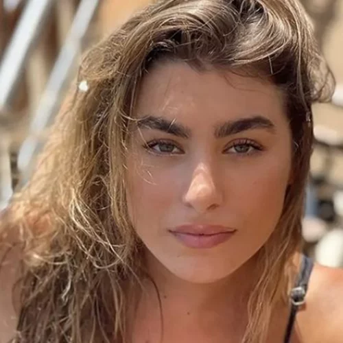 Χρύσα Μιχαλοπούλου | Η εγκυμονούσα απολαμβάνει την ηλιοθεραπεία της