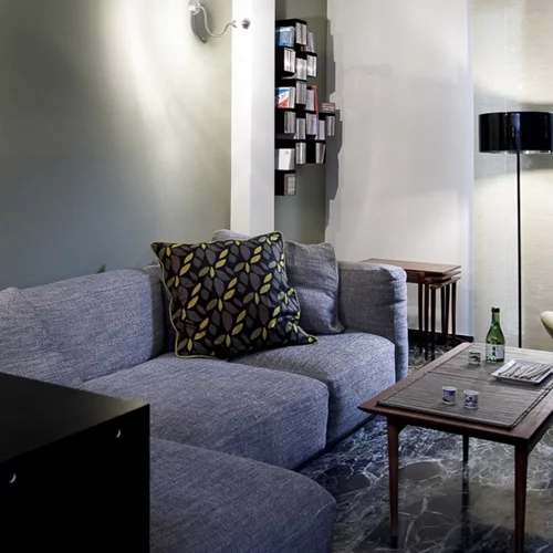 Ένα διαμέρισμα εποχής στα Εξάρχεια εκσυγχρονίζεται με νότες του σήμερα