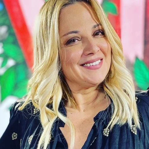 Νάνσυ Ζαμπέτογλου | "Και εκεί που ψάχνω στα μέιλ μου τον ΑΜΚΑ, βλέπω κάτι προσφορές από ένα μαγαζί και μπαίνω στο μαγαζί"