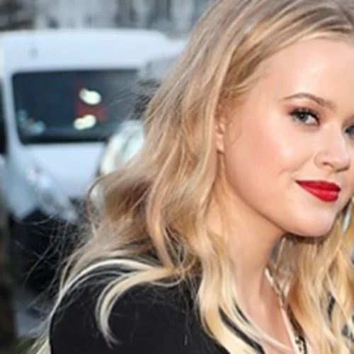 Ava Philippe | Η κόρη της Reese Witherspoon απάντησε με τον καλύτερο τρόπο όταν την ρώτησαν αν της αρέσουν τα αγόρια ή τα κορίτσια