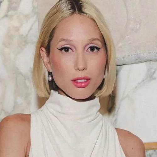 Η Μαρία Ολυμπία Γλύξμπουργκ φωτογραφίζει τη μητέρα της, Marie - Chantal, με το πιο ανοιξιάτικο φόρεμα