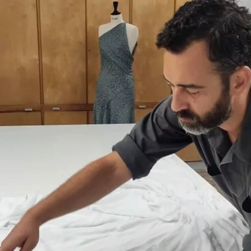 "Συμφωνώ με τον Άγγελο Μπράτη. Υπάρχει μία μπουζουκομόδα"