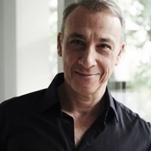 "Η γυναίκα είναι το άπαν. Τα περικλείει όλα" | Ο Μίνως Μάτσας για την Ημέρα της Γυναίκας