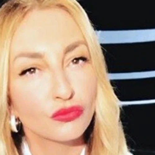 Ρούλα Ρέβη | "Ωραία τα μαλλιά σου καστανά και εγώ θα σας πω πως μερικά πράγματα έγιναν, γίνονται ή θα γίνουν στην ώρα τους"