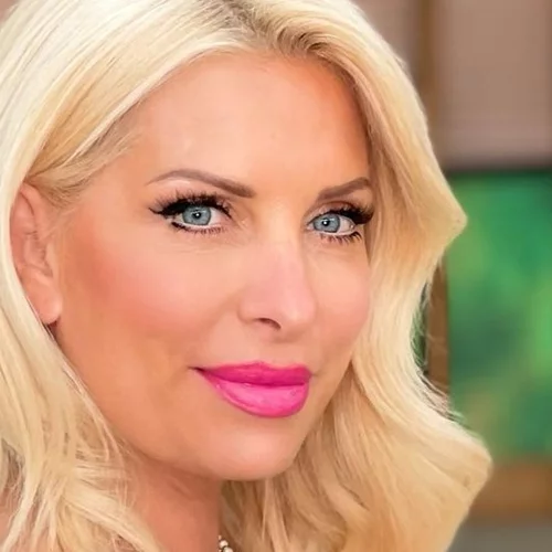 Ελένη Μενεγάκη | Η άγνωστη περιπέτεια του γιου της, Άγγελου Λάτσιου, και τα σημάδια που είχε στο σώμα του για έναν χρόνο