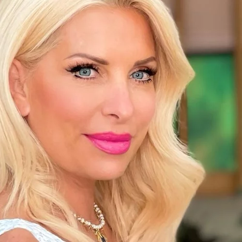 Ελένη Μενεγάκη | "Μου ήταν πάρα πολύ δύσκολο, αλλά το έκανα, μέχρι που η Λάουρα έβαλε τα κλάματα"