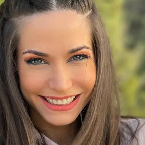 Κατερίνα Γερονικολού | Ποζάρει με νυφικό στο Instagram και οι θαυμαστές της, την αποθεώνουν