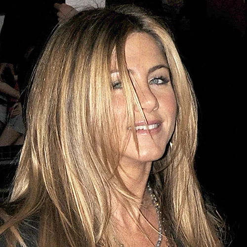 Η Jennifer Aniston μοιράστηκε το μυστικό της για λαμπερά μαλλιά χωρίς πολύ κόπο