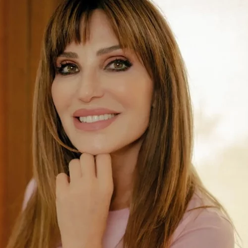 Βίκυ Χατζηβασιλείου | Το εντυπωσιακό look της σε βραδινή έξοδο με τον σύζυγό της, Γιάννη Ακκά