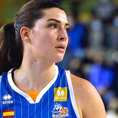 Η Μαριέλλα Φασούλα πιο εντυπωσιακή και σέξι από ποτέ | Ποζάρει με mini φούστα και crop top στον καθρέφτη του σπιτιού της